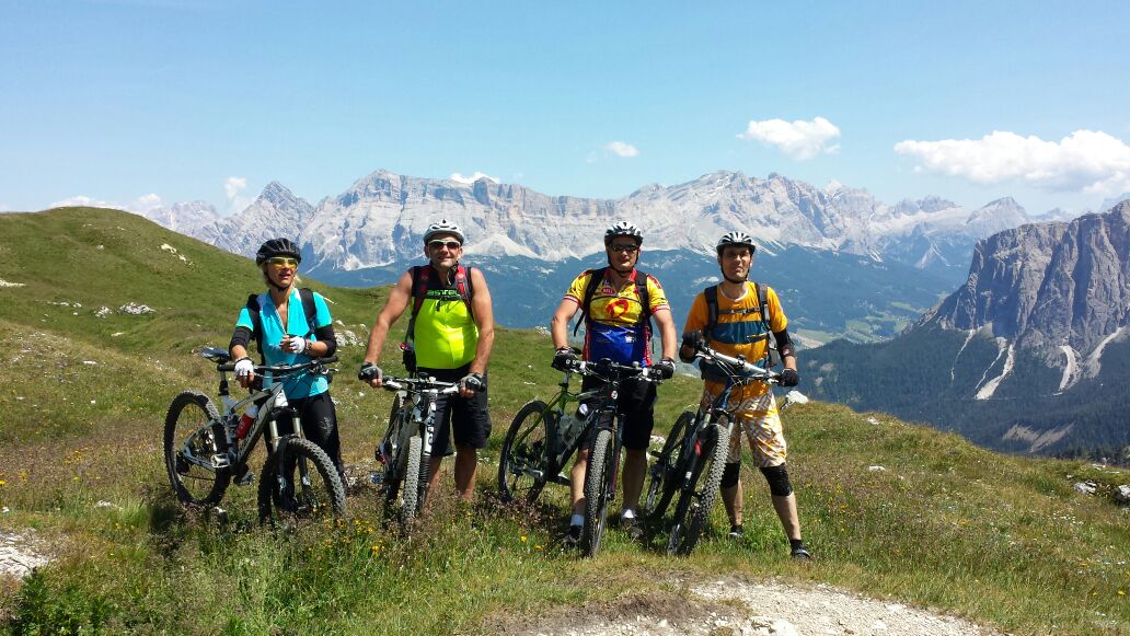 Vista sulle immense Dolomiti ad est