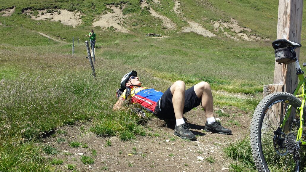 Il riposo del... guerriero... dopo la salita dal rifugio Genova al passo Poma (50 m dislivello)